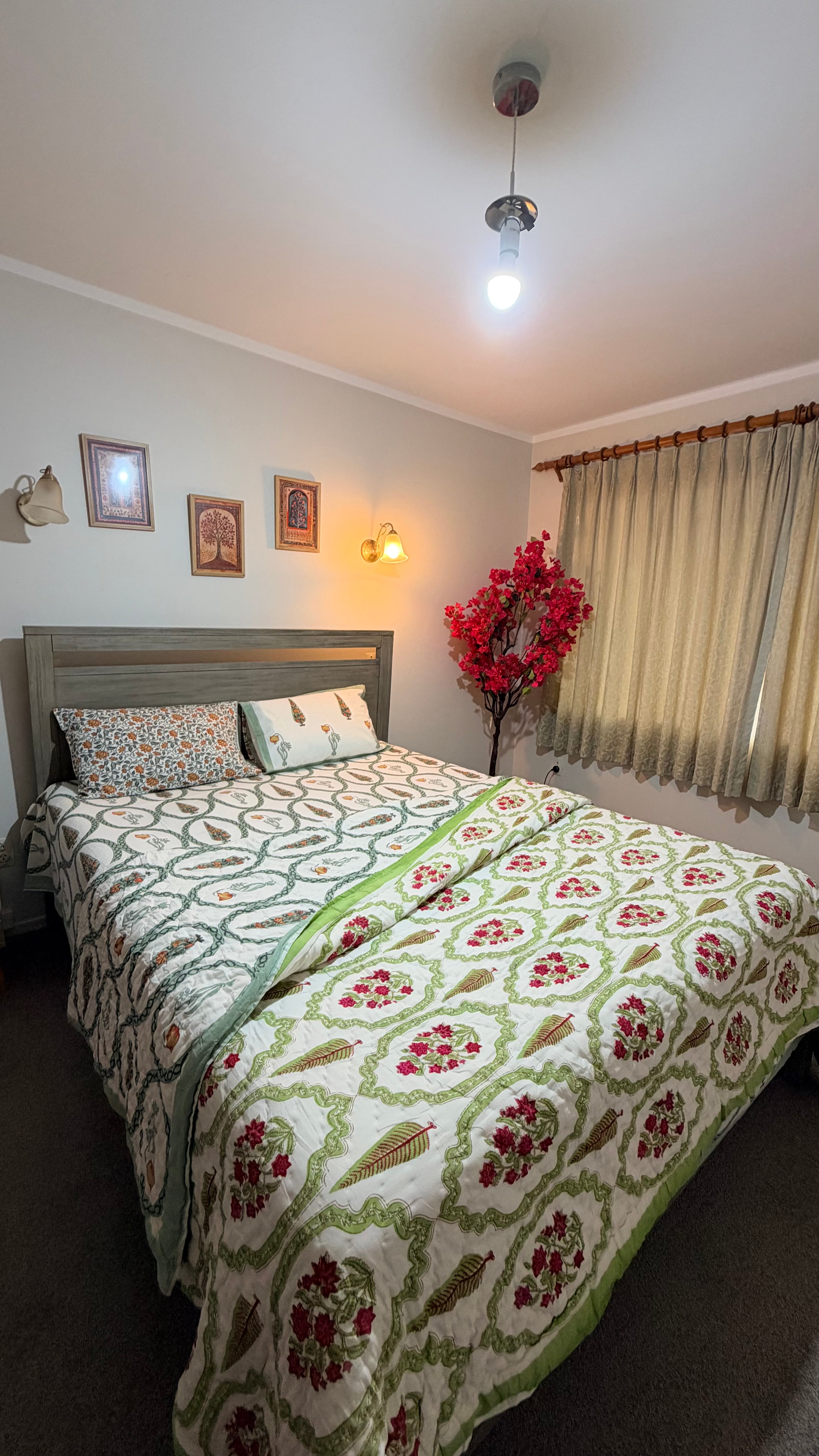 Hand Block Printed Cotton Bedding Queen Set with Quilt - Afreen Ivory